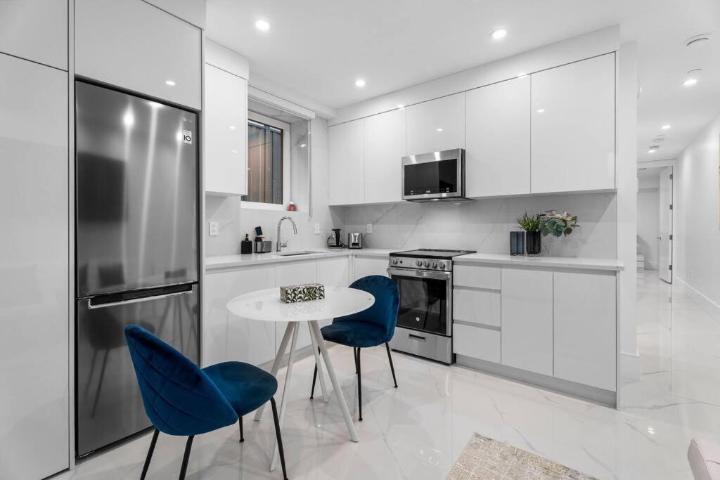 Brand New 2 Bedroom Point Grey Getaway Vancouver Esterno foto