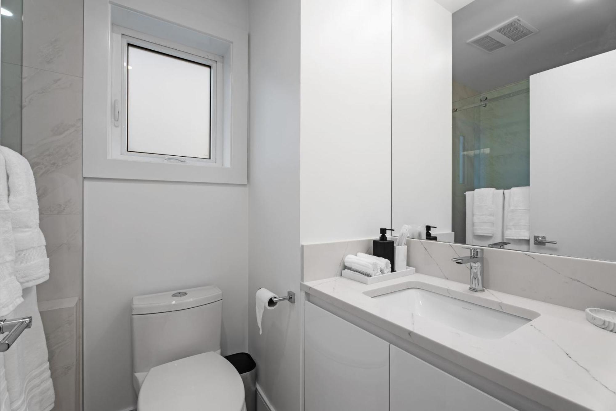 Brand New 2 Bedroom Point Grey Getaway Vancouver Esterno foto